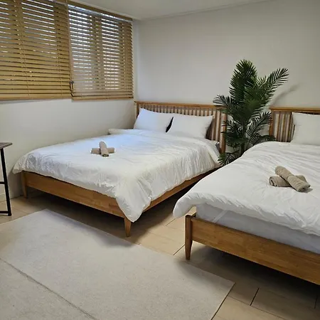 Arex Hongik Unit 101 Apartment